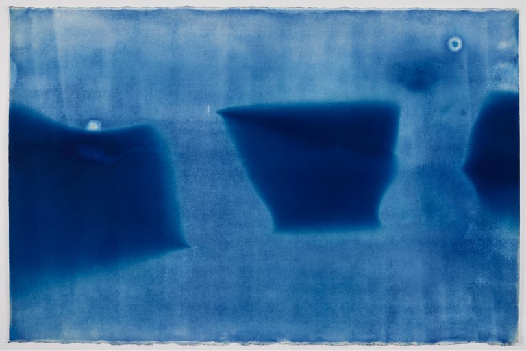 O.T._6 aus „Das ozeanische Gefühl“, Serie 2, Kontaktprint auf Büttenpapier, 101 x 66 cm, 2020, Unikat