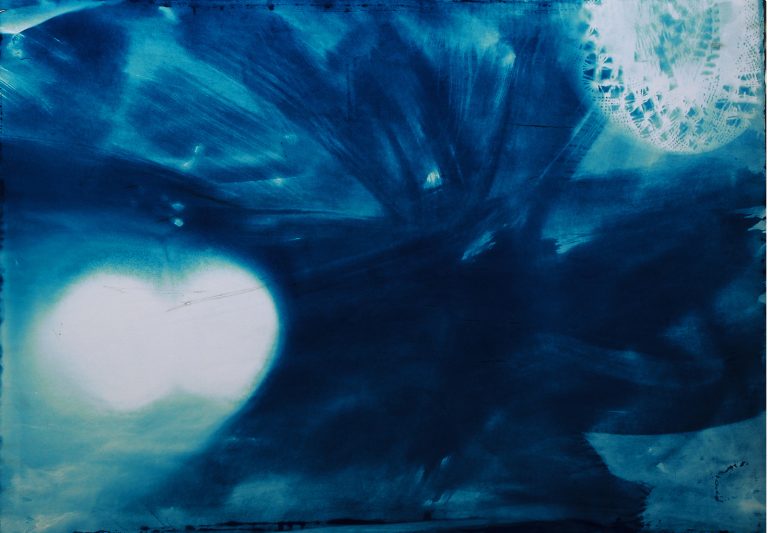 O.T. 6, „Das ozeanische Gefühl“, Serie 3, Kontaktprint auf Transparentpapier, 66 x 96 cm, 2021, Unikat