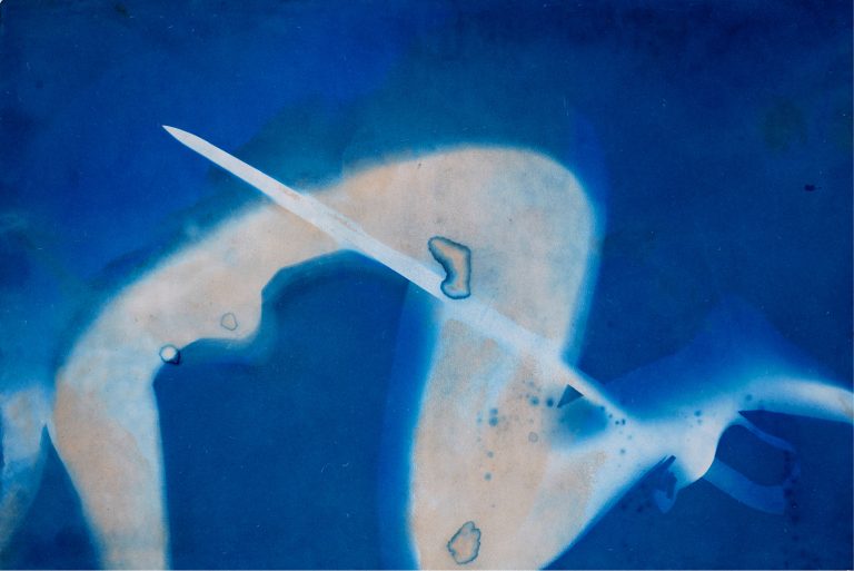 O.T. 3 (Schwert oder Säbel), "Das ozeanische Gefühl – Armory", Kontaktprint auf Bütten, 69 x 103 cm, 2023, Unikat